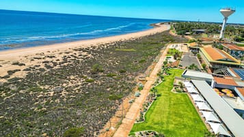 Una playa cerca