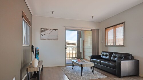 Contemporary Crib Generous 1x1