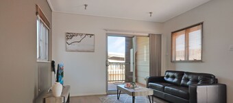 Contemporary Crib Generous 1x1