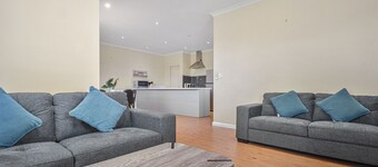 Marvellous McKay 3x2 Close to CBD