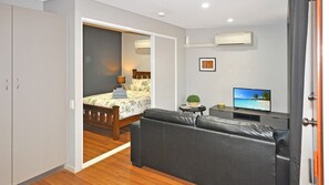 1 間睡房、熨斗/熨衫板