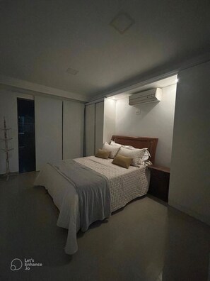 5 bedrooms, iron/ironing board, WiFi, bed sheets - Wonderful Condominium House in Recreio (Rio de Janeiro)