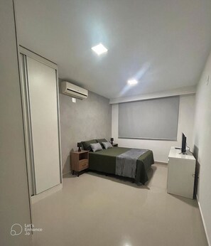 5 habitaciones, tabla de planchar con plancha, wifi y ropa de cama 