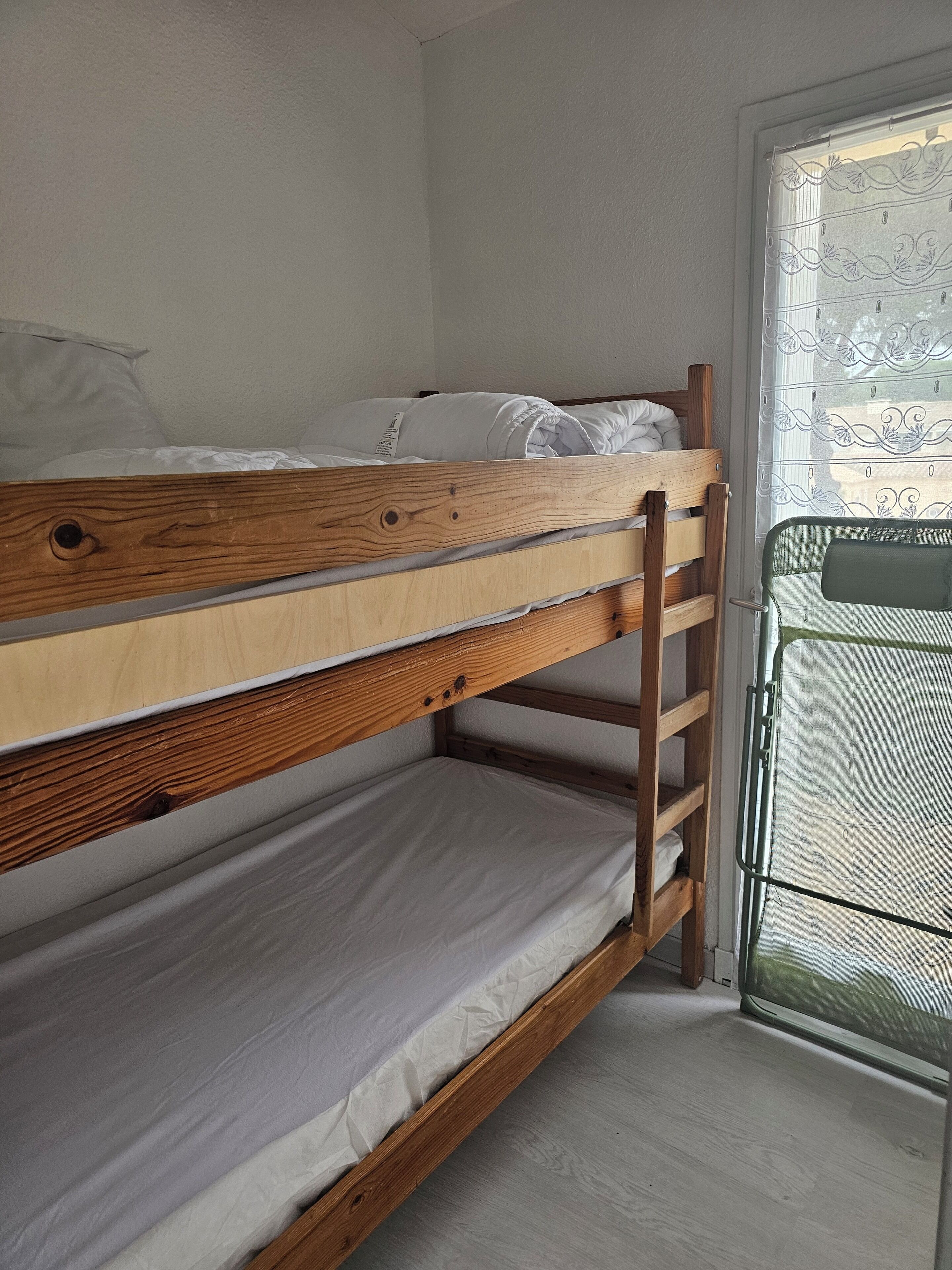 1 bedroom, bed sheets