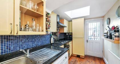 Ideally Located, Family-sized, Delightful Townhouse With Garden