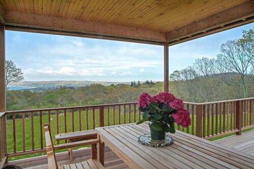 Beautiful Aquinnah Home: Ocean View, Walk to Beach