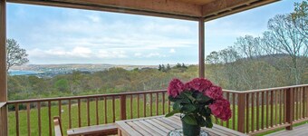 Beautiful Aquinnah Home: Ocean View, Walk to Beach
