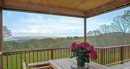 Beautiful Aquinnah Home: Ocean View, Walk to Beach