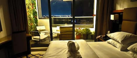 Deluxe Studio, Balcony, Garden View | Premium bedding, pillow-top beds, minibar, free WiFi
