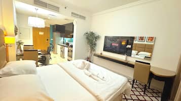 Deluxe Studio, Balcony, Garden View | Premium bedding, pillowtop beds, minibar, free WiFi