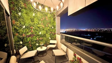 Deluxe Studio, Balcony, Garden View | Balcony