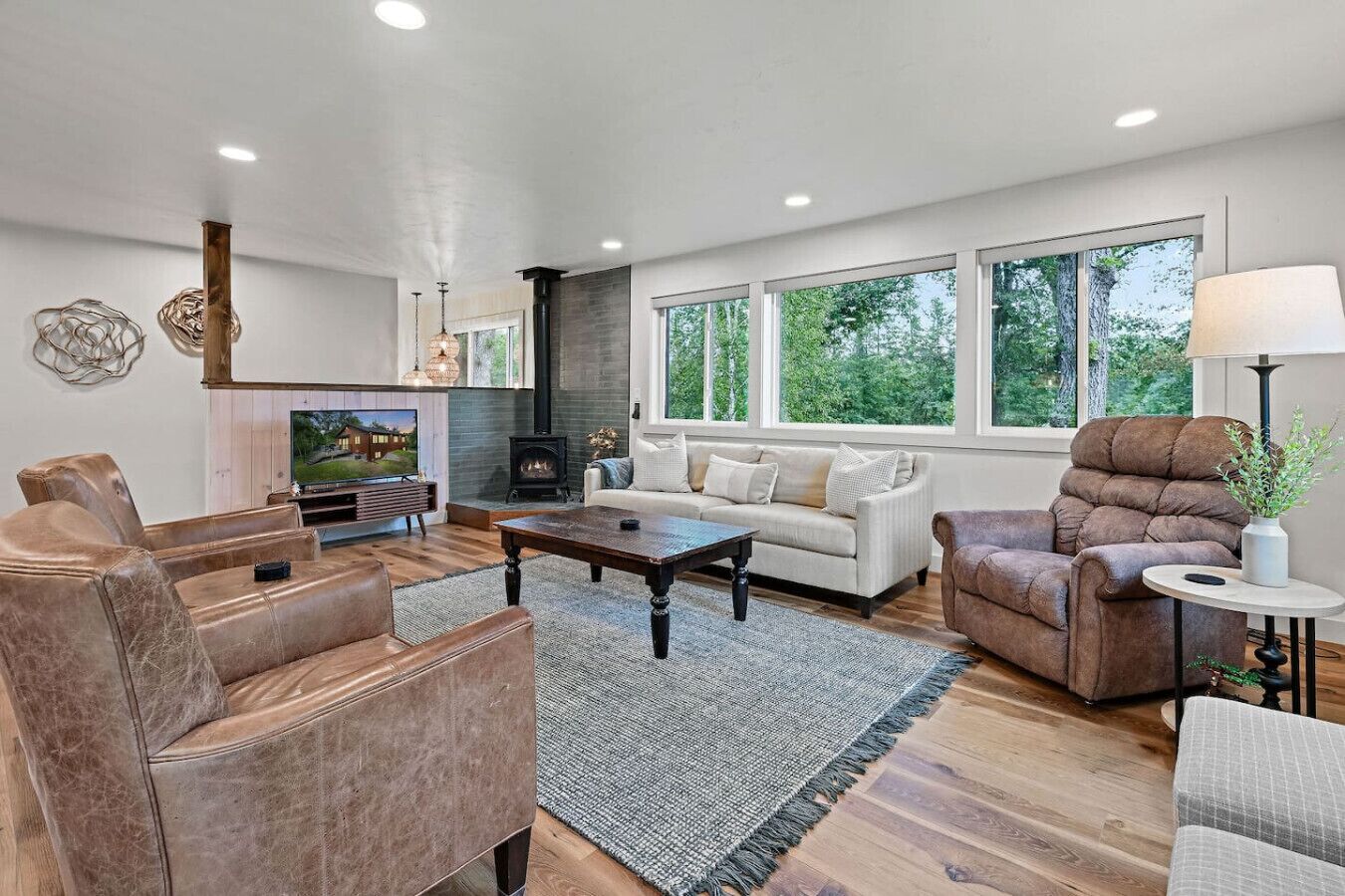 Smart TV, fireplace, foosball, books