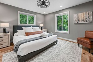 3 Schlafzimmer, Schreibtisch, Bügeleisen/Bügelbrett, Reisekinderbett