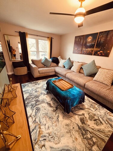 Galactic Oasis Theme Home,  Marvelous 5-bedroom house with AC in Aurora, TV’s