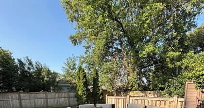 Galactic Oasis Theme Home, Marvelous 5-bedroom house with AC in Aurora, TV’s