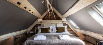 Barth Room Suite & luxurious bathroom.  Super king size bed along with a fabulous bathroom providing