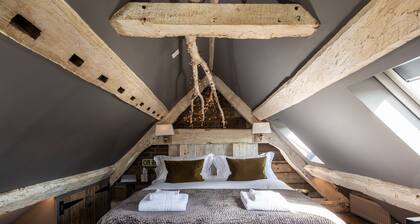 Barth Room Suite & luxurious bathroom. Super king size bed along with a fabulous bathroom providing