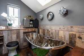 Secador de pelo y toallas