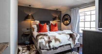 The Cocktail Lounge - sleeps 2 guests in 1 bedrooms