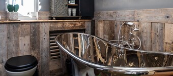 The Cocktail Lounge - sleeps 2 guests  in 1 bedrooms