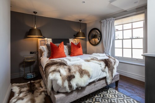 The Cocktail Lounge - sleeps 2 guests  in 1 bedrooms