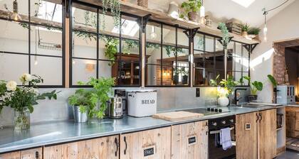 Cheshire Boutique Bathhouse - Interior Designed Georgian Townhouse