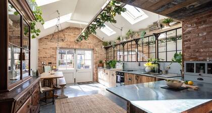 Cheshire Boutique Bathhouse - Interior Designed Georgian Townhouse