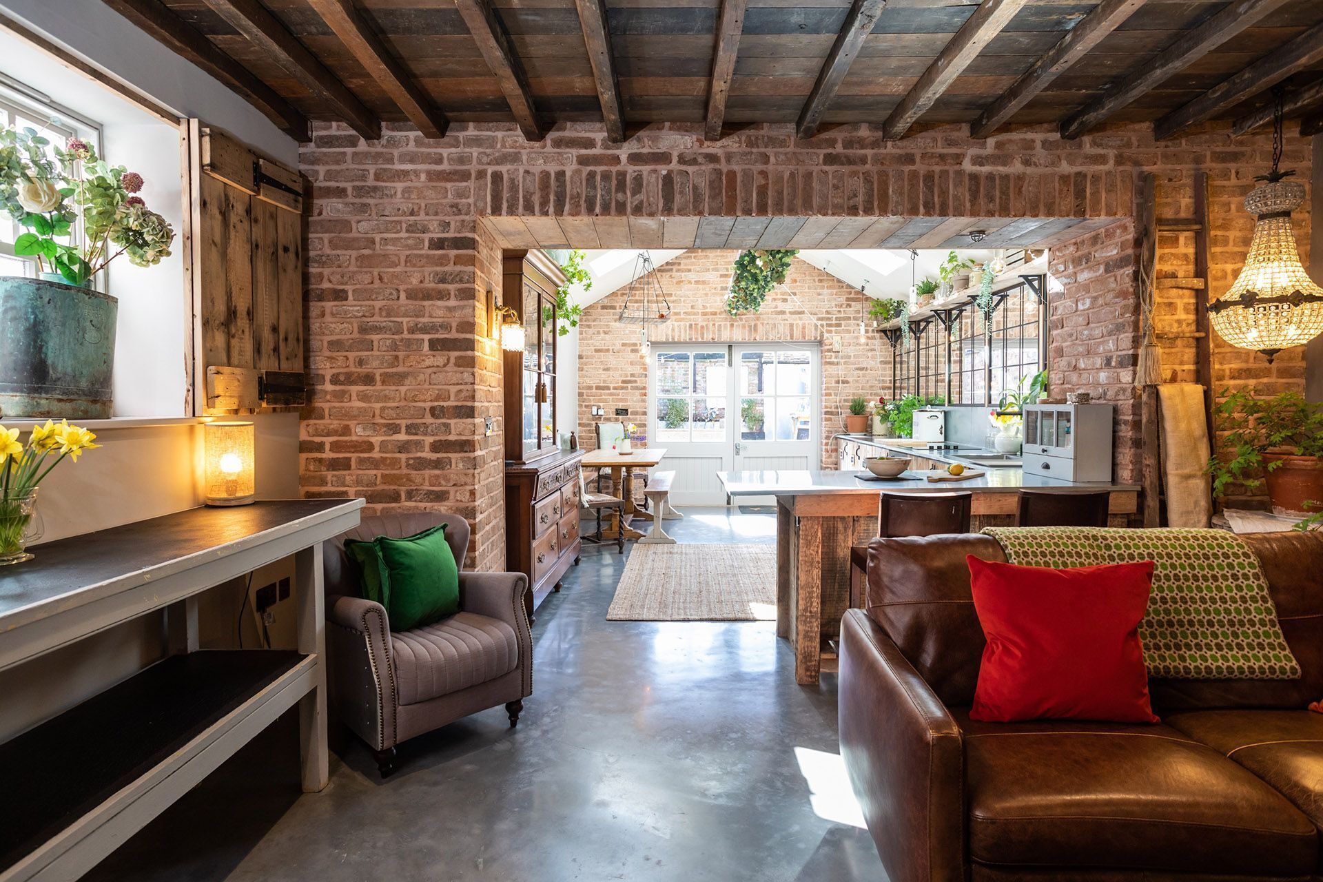 智能电视、壁炉、立体声音响