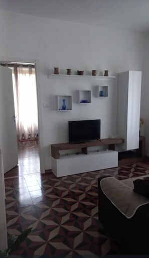 Interior - The WanDina, one step away from downtown and central station (La Spezia)