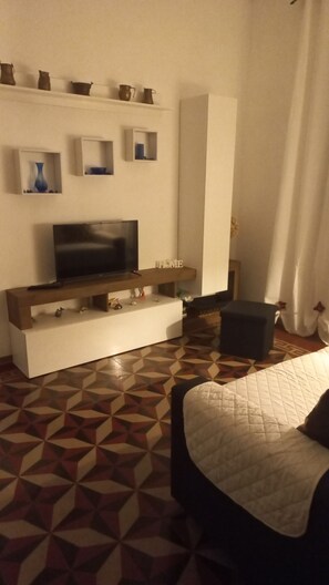 1 bedroom, free WiFi, bed sheets - The WanDina, one step away from downtown and central station (La Spezia)