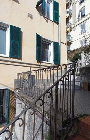 Exterior detail - The WanDina, one step away from downtown and central station (La Spezia)