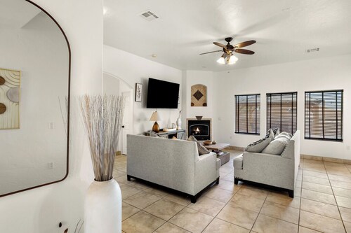  Desert Getaway - 3BR Home w/ Outdoor Kitchen & Spacious Patio