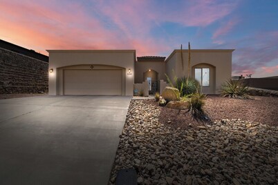  Desert Getaway - 3BR Home w/ Outdoor Kitchen & Spacious Patio