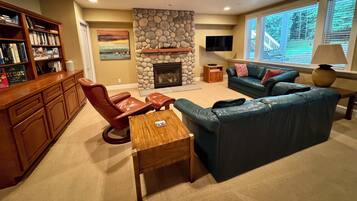 Smart TV, fireplace, DVD player, books