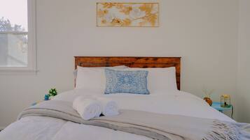 5 bedrooms, iron/ironing board, WiFi, bed sheets