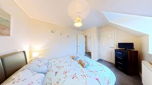 2 slaapkamers, een strijkplank/strijkijzer, gratis wifi, beddengoed