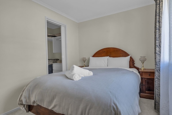2 bedrooms, iron/ironing board, Internet