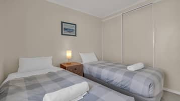 2 bedrooms, iron/ironing board, Internet