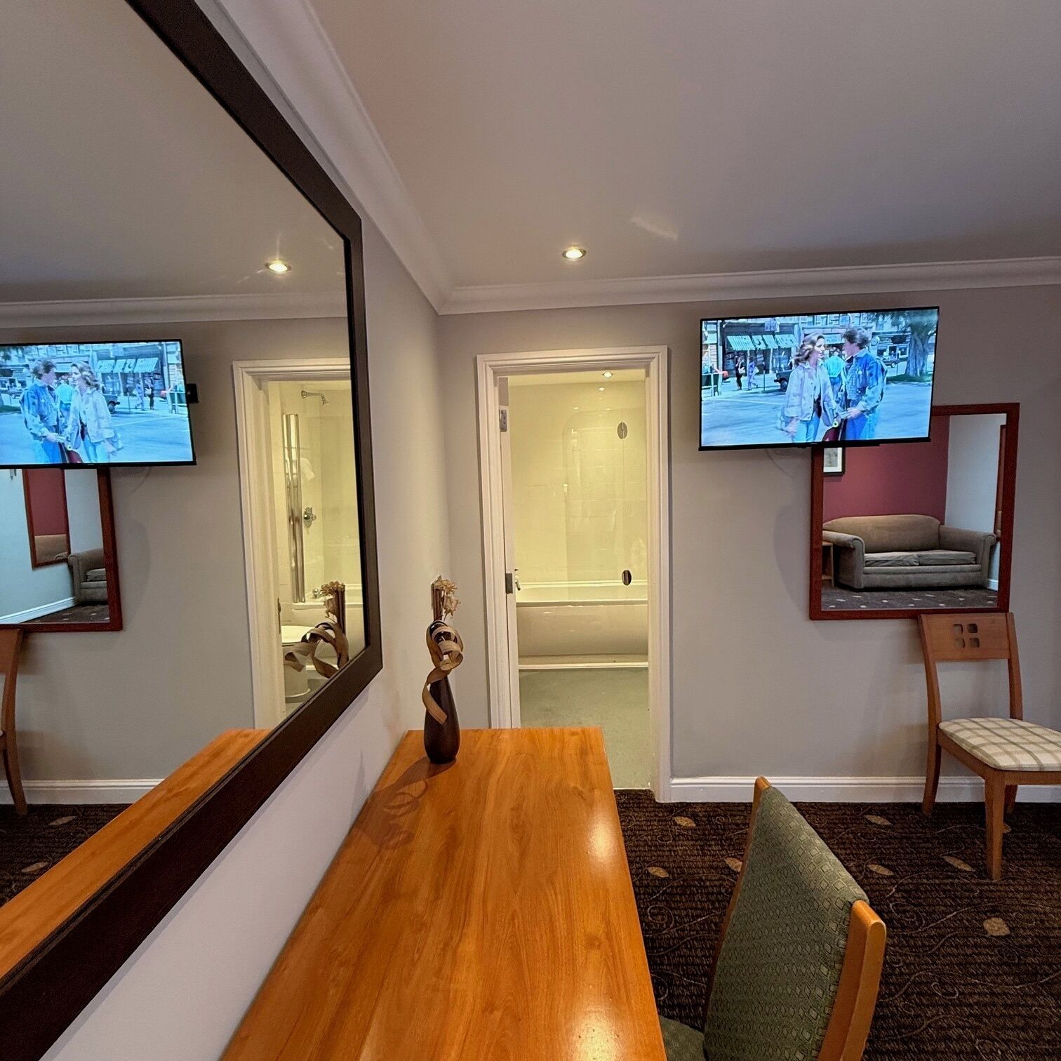 Deluxe Double Room | Desk, laptop workspace, iron/ironing board, free WiFi