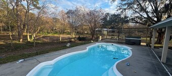 3-bedroom house in charming Hudson with AC