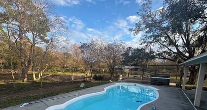 3-bedroom house in charming Hudson with AC