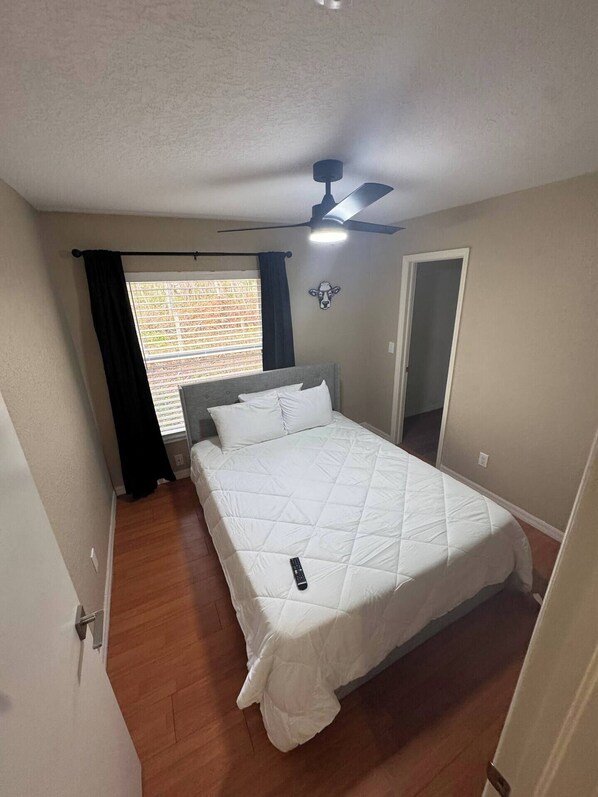 Iron/ironing board, free WiFi, bed sheets