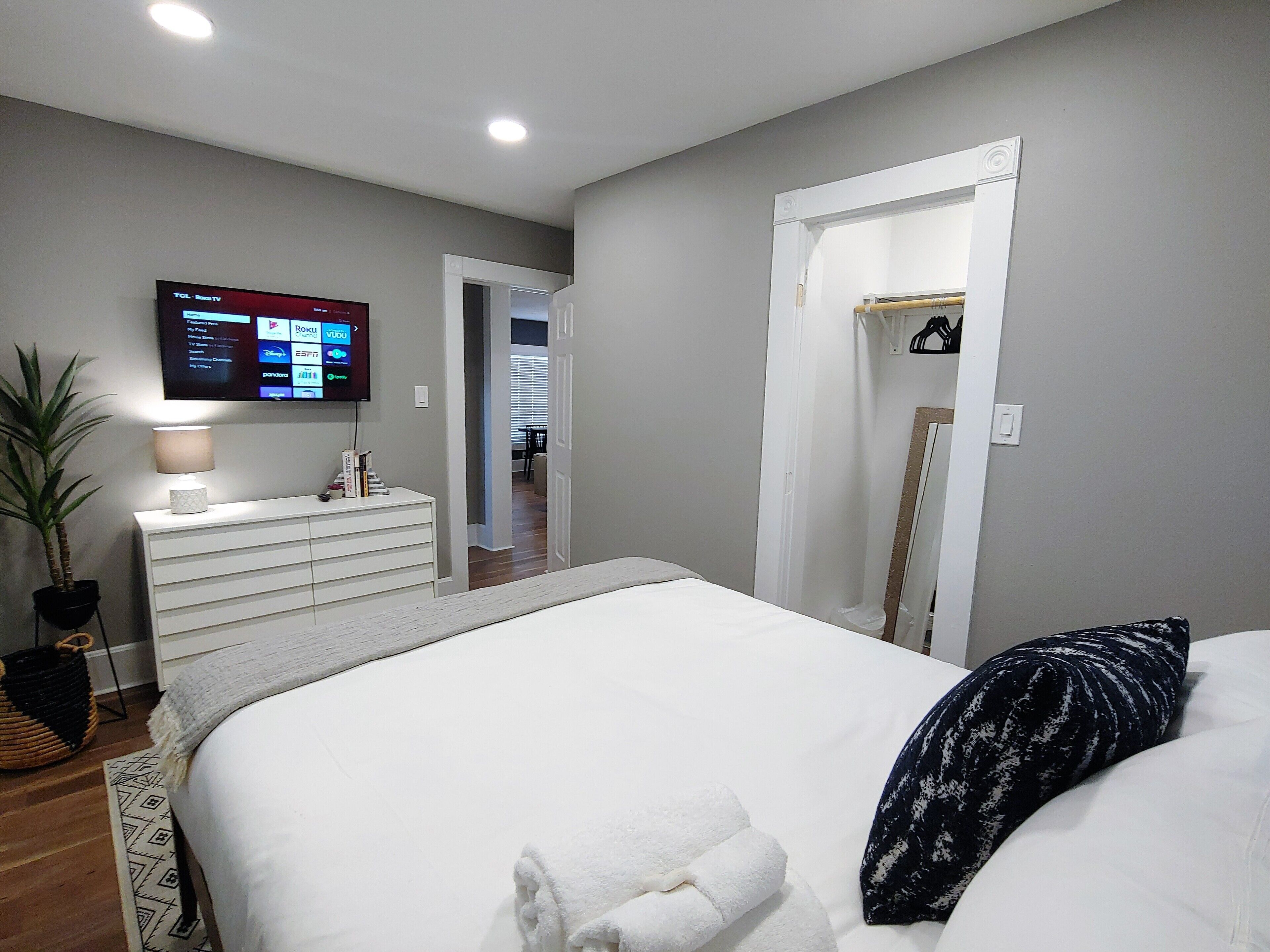 3 habitaciones, tabla de planchar con plancha y wifi gratis 