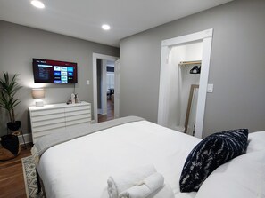 3 bedrooms, iron/ironing board, free WiFi, bed sheets - Modern Adobe-Style Retreat Between Downtown & Old Town Albuquerque (Albuquerque)