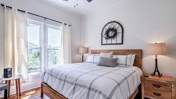 3 bedrooms, iron/ironing board, WiFi, bed sheets