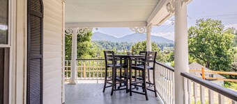 "STEPS TO BRYSON" - MTN VIEW, HOT TUB, FIREPIT, NEW REMODEL - WALK TO DOWNTOWN!