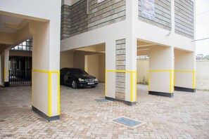 المنطقة المحيطة بالمنشأة