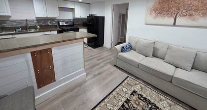 Cozy 2-bedroom apartment in charming Los Angeles with AC