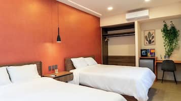 Hypo-allergenic bedding, minibar, desk, laptop workspace