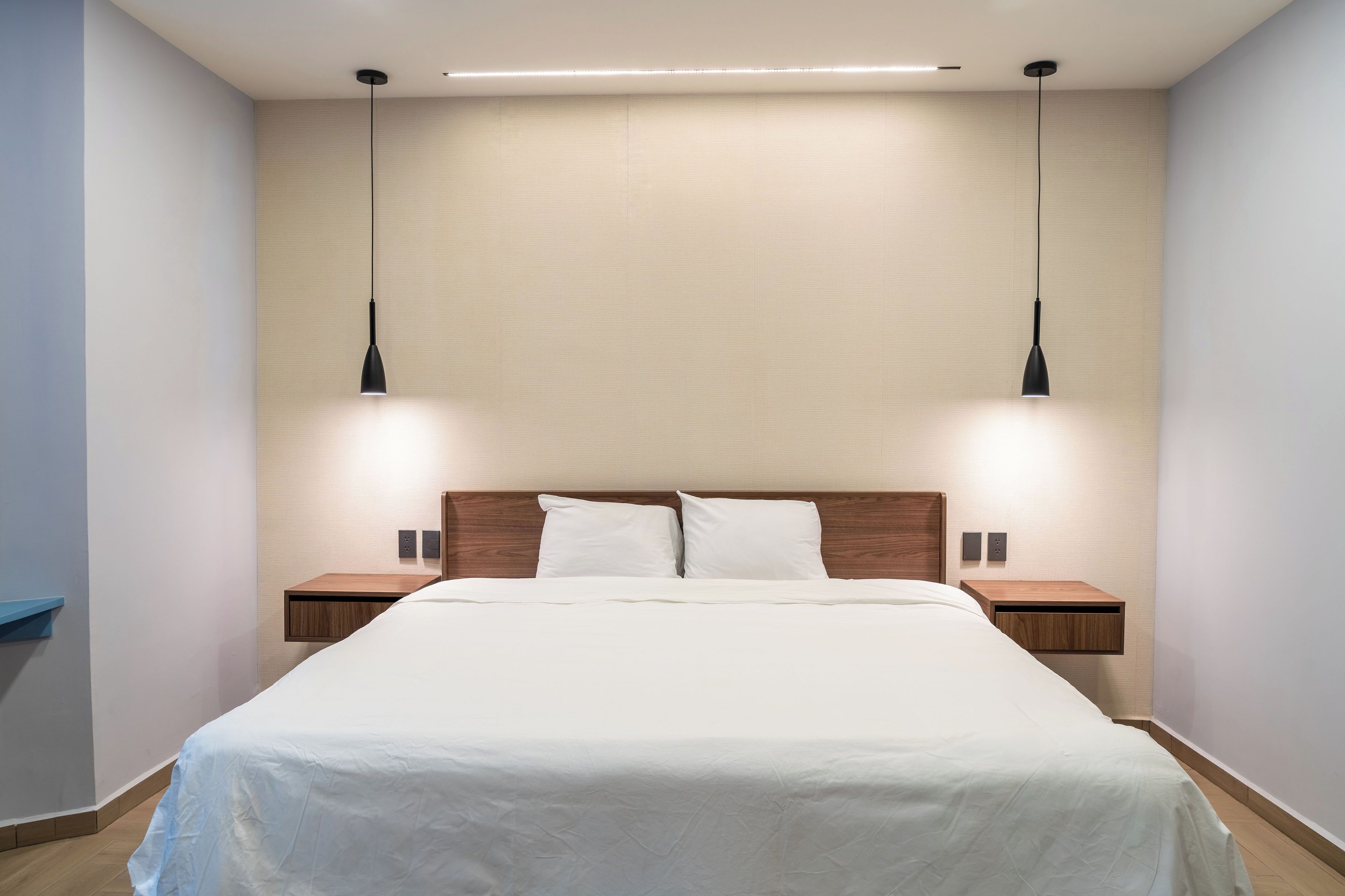 Dobbeltrom – classic | Allergitestet sengetøy, minibar, skrivebord og skrivebord for bærbar PC